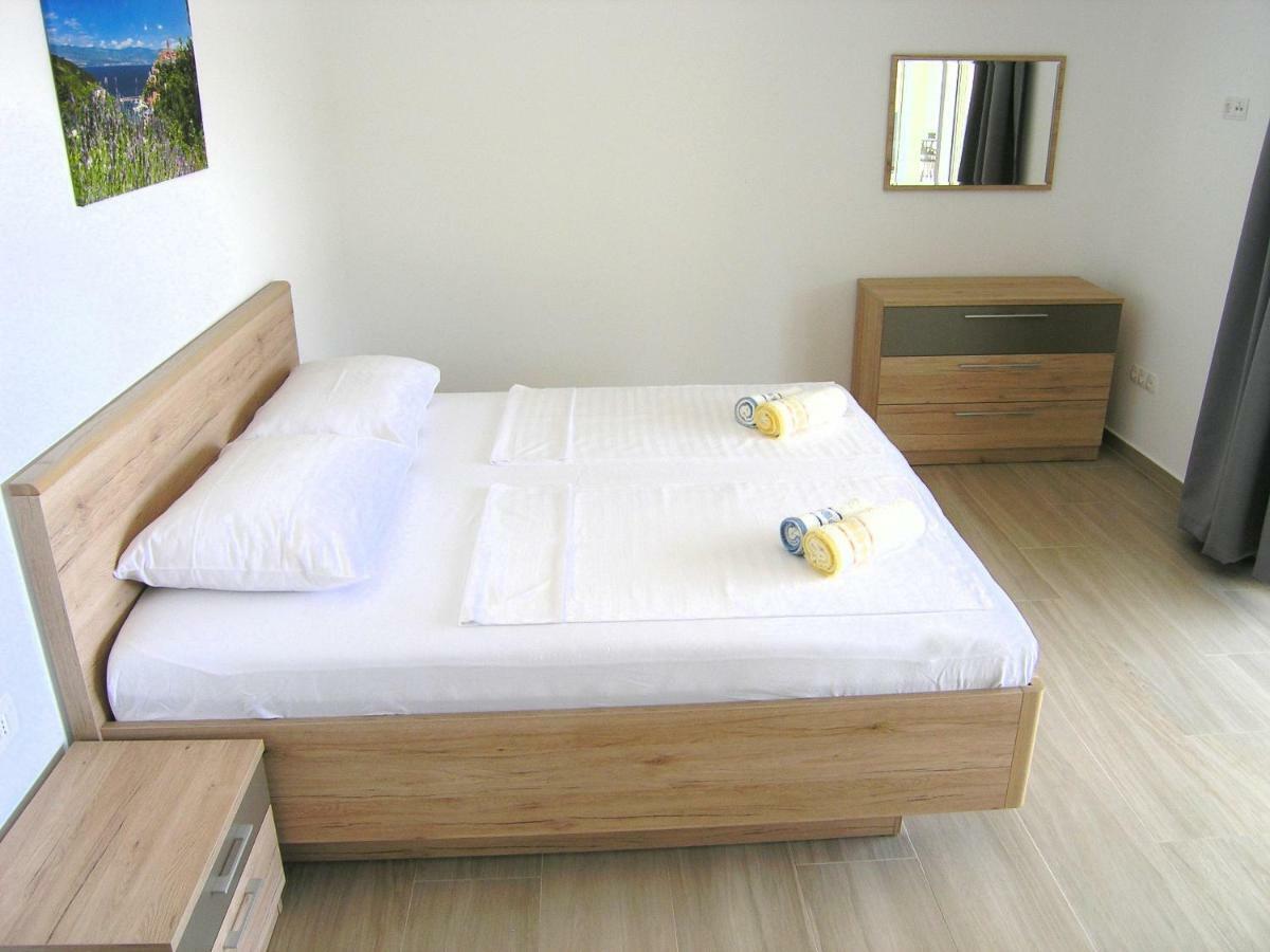 Apartmani Krajinovic Krk Town Eksteriør billede