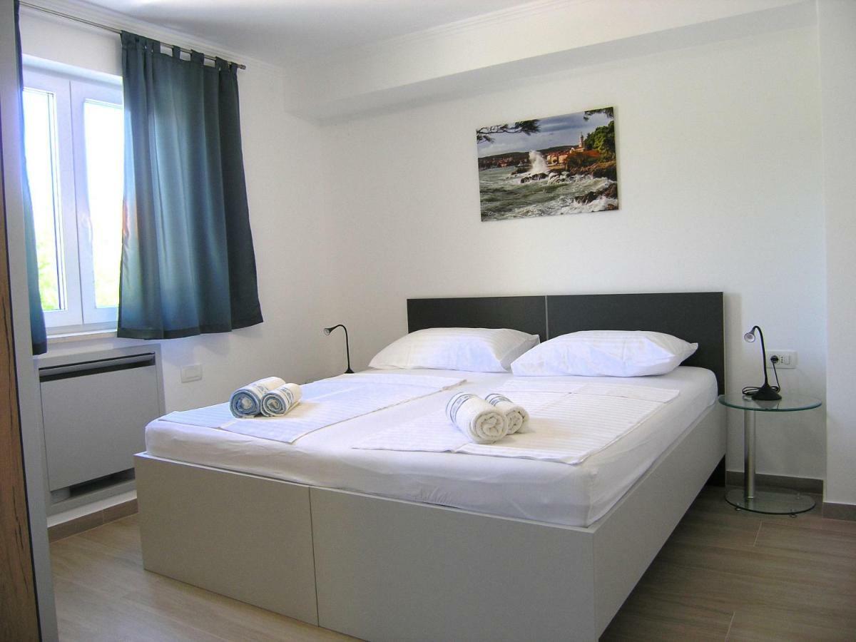 Apartmani Krajinovic Krk Town Eksteriør billede