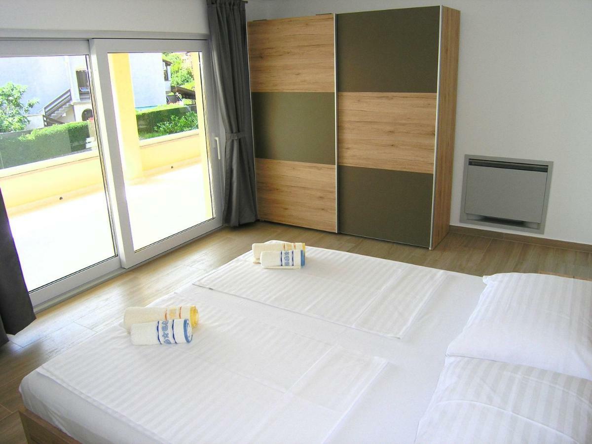 Apartmani Krajinovic Krk Town Eksteriør billede