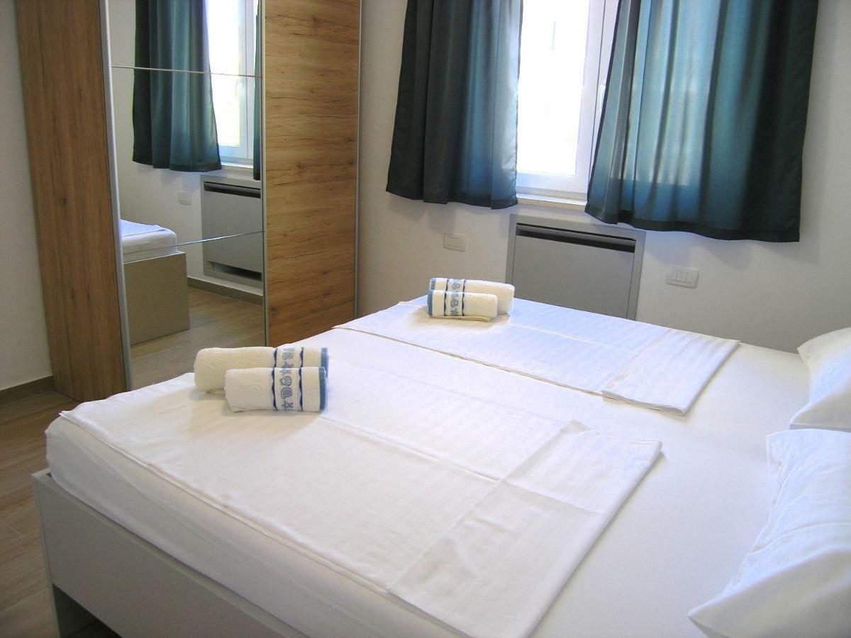 Apartmani Krajinovic Krk Town Eksteriør billede