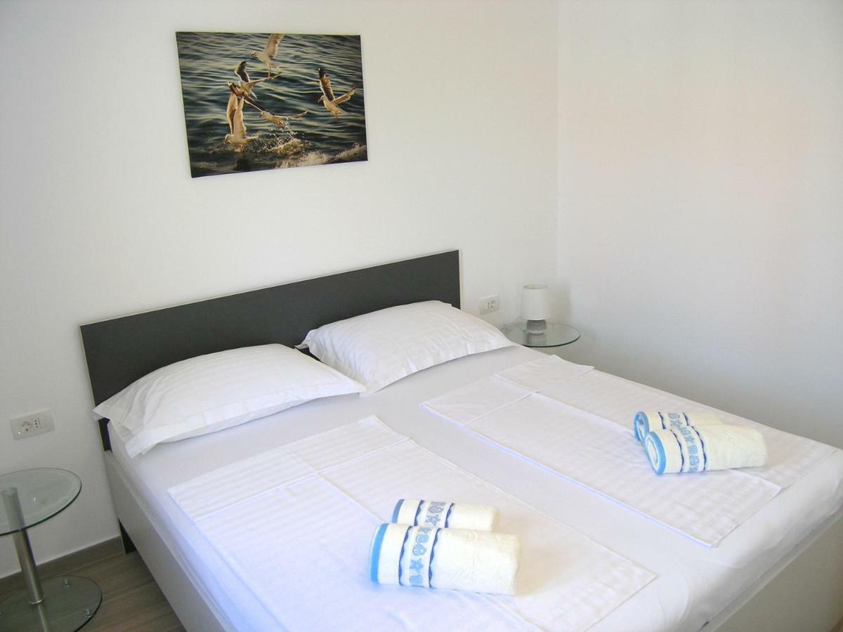 Apartmani Krajinovic Krk Town Eksteriør billede